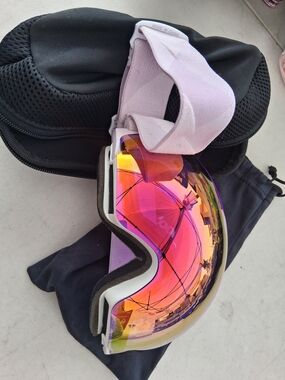 White VR/AR Goggles with Pink Mirrored Lens and Adjustable Strap